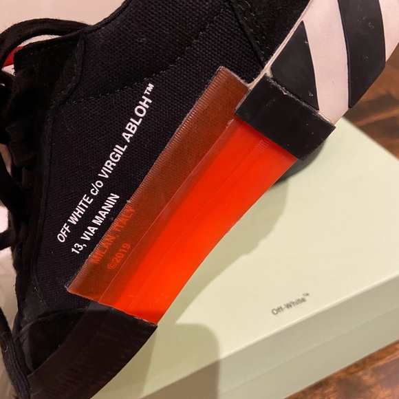 Off-White Low Vulcanized Sneakers - Picture 9 of 15